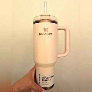 NIB Stanley Limited Edition Gilded Sugar Cream The Flowstate Quencher 40 Oz